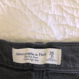 Aberecrombie ankle cropped black jeans